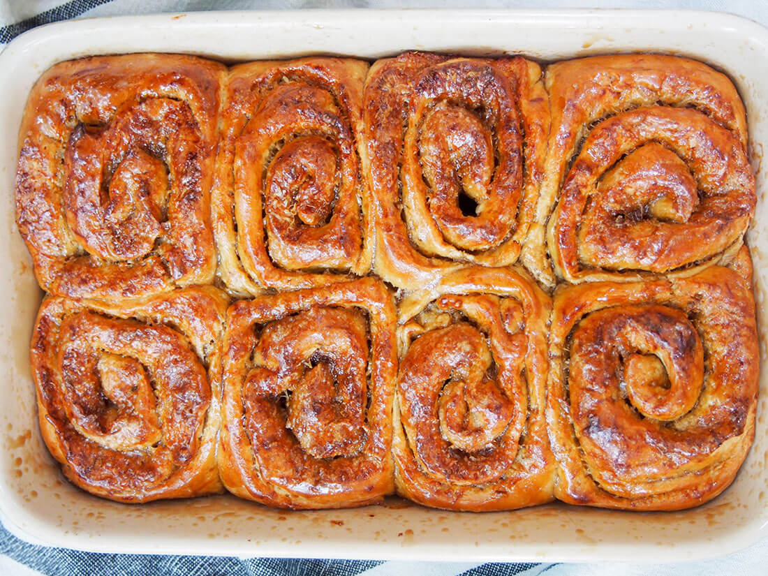 Golfeados are a wonderfully delicious Venezuelan take on sticky buns. Adding cheese to a sweet roll might seem unusual, but it adds a wonderful layer of flavor. These sweet treats are definitely worth a try! golfeados Venezuelan cheese sticky buns in dish sideways